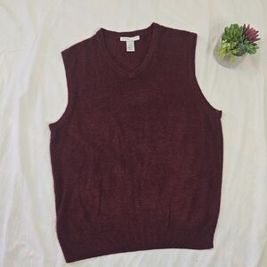 Geoffrey Beene Men's V-Neck Sweater Vest in Deep Burgundy